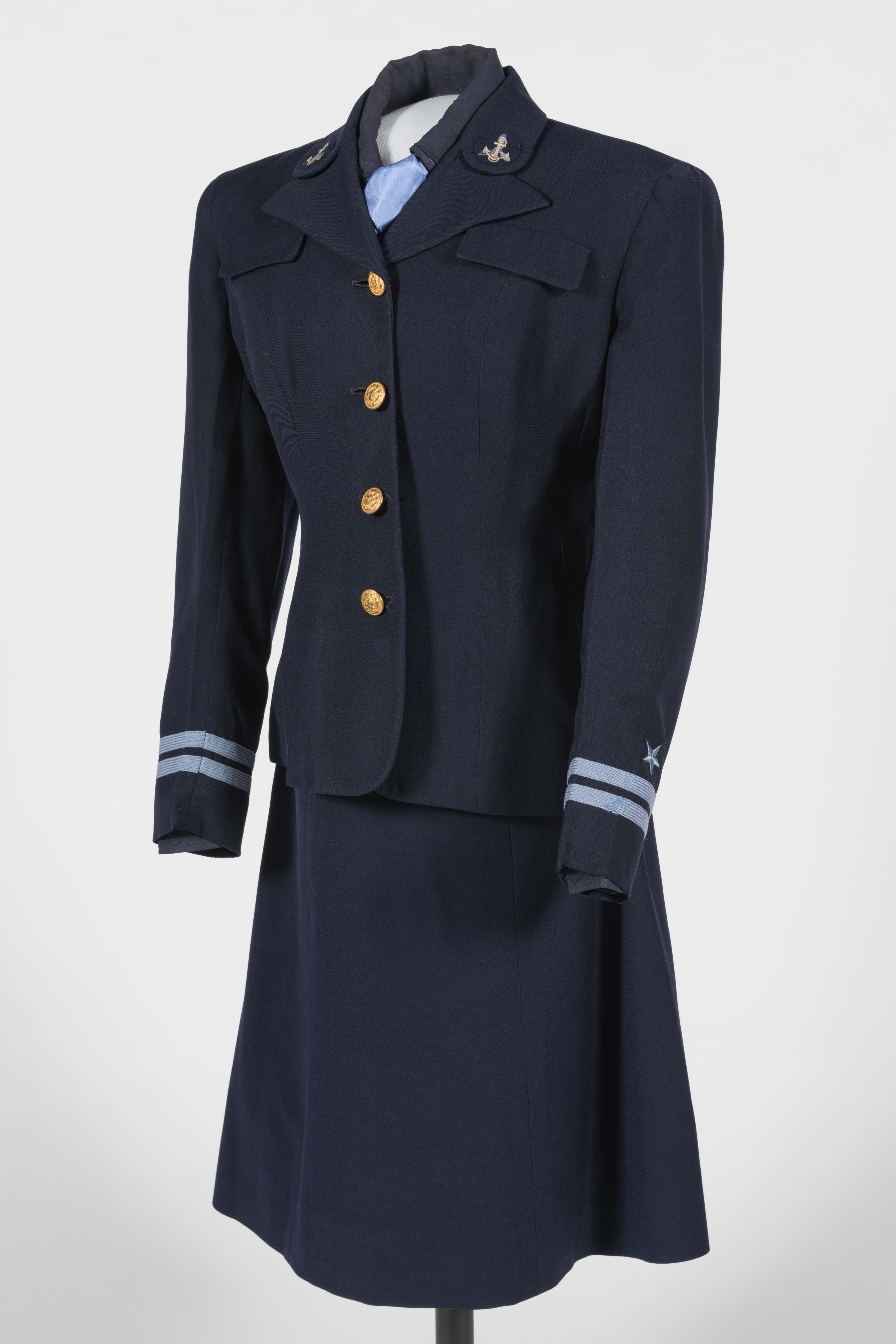 Complete WAVES uniform from World War II worn by Nancy Bailey Bon Cogsdale. (VMHC 1995.71.1. Gift of Nancy Bailey Bon Cogsdale) 