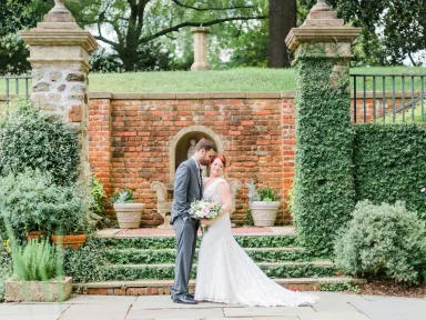Wedding in the gardens of Virginia House