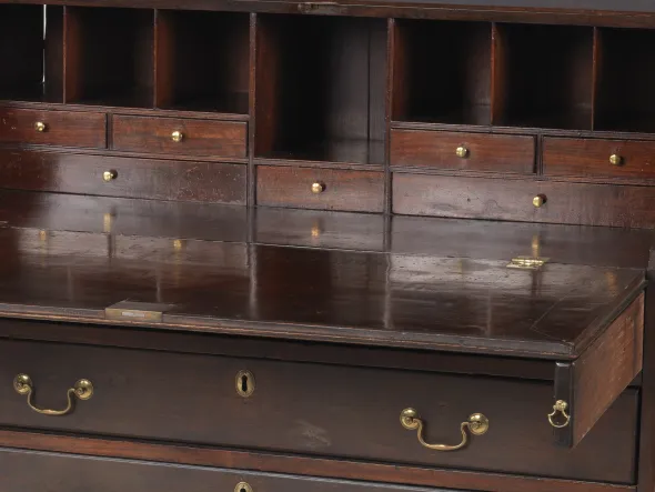 Desk Desk, slant-front. Eastern Virginia, probably Richmond, based on Williamsburg prototype. Chippendale slant-front desk with bracket feet.