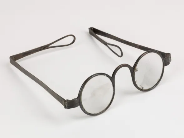 Glasses worn by Patrick Henry
