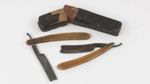 Razor set of blades and cases 