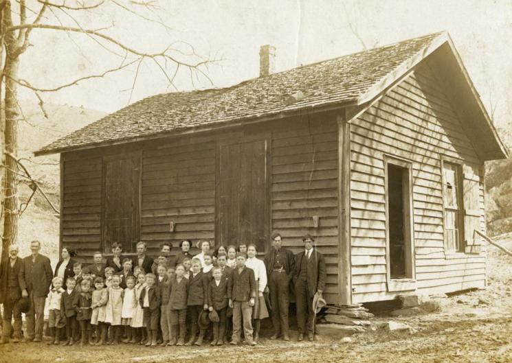 Possum Hollow Schoolhouse, Floyd County, 1910 